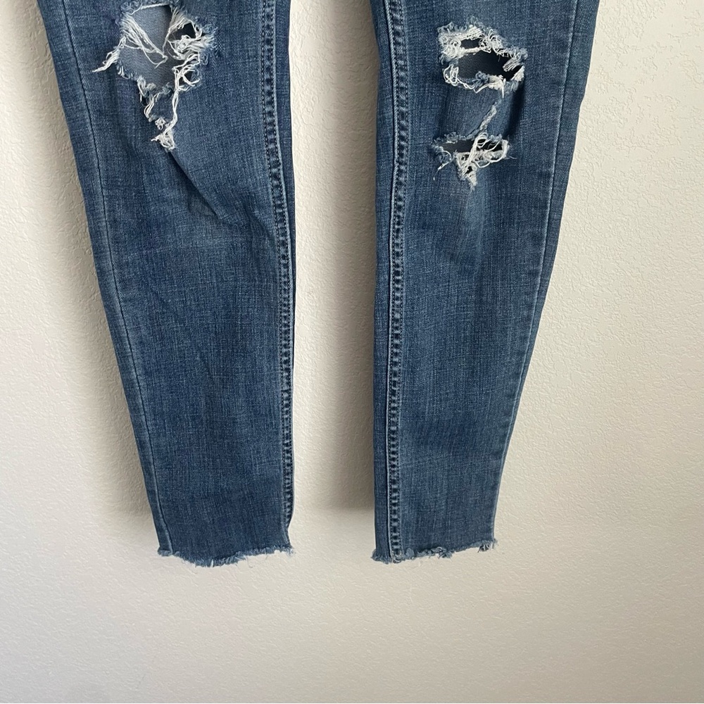 Levi’s Super Skinny Jeans Women’s Size 28 Distressed Raw Hem Medium Wash Denim - Picture 6 of 10